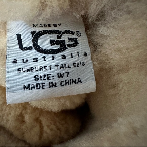 UGG sunburts tall woman’s boots - Picture 10 of 11